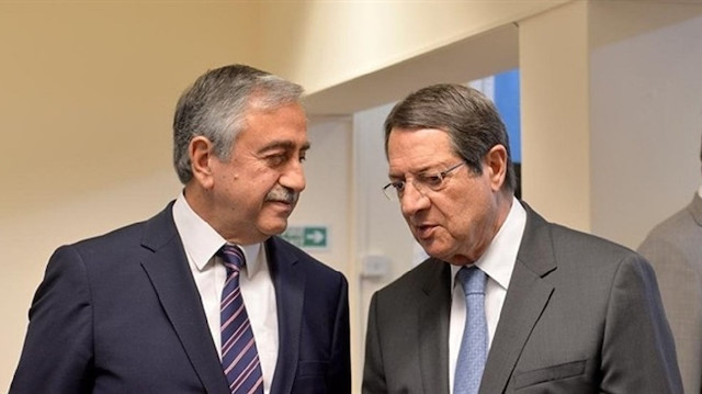 Kıbrıslı liderler ara bölgede bir araya geldi