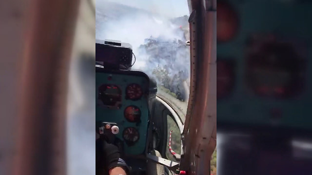 Yangın söndürme helikopterinden alevlere müdahale anları