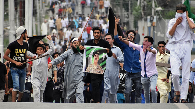 Hindistan'ın Keşmir kararı protesto edildi