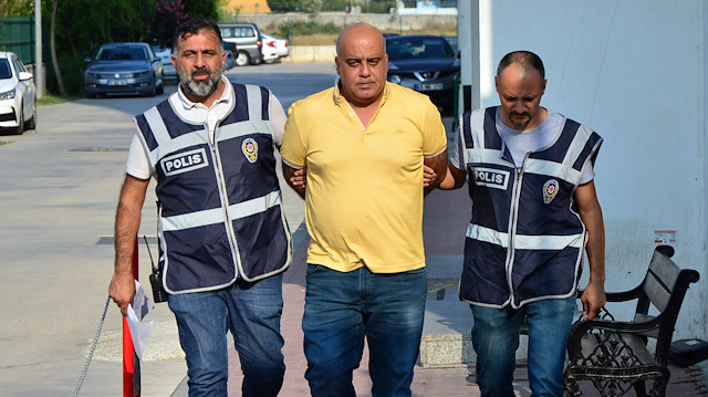 Tartışmayın diye uyardığı bir kişiyi tokatladı diğerini vurdu