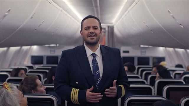 Pilot rolündeki Devlet Opera ve Balesi (DOB) Genel Müdürü Murat Karahan.