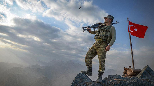 Dağlıca'da nöbet tutan bir Mehmetçik. Fotoğraf: Arşiv.