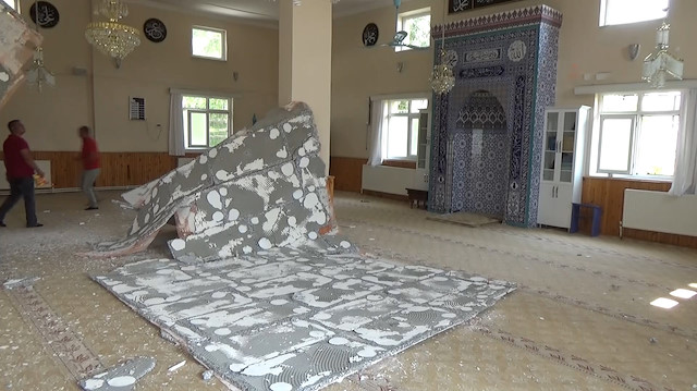 Karaman’da namaz sırasında cami tavanı çöktü