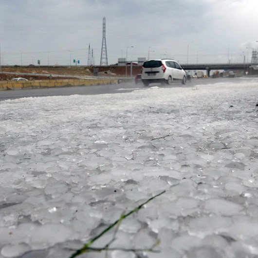 Kocaelide dolu yağdı TEM yolu kapandı