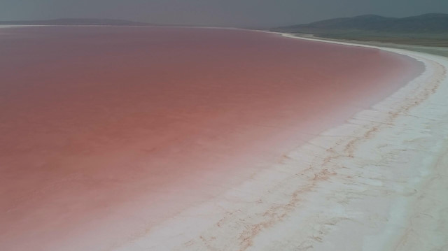 Tuz Gölü pembe renge büründü