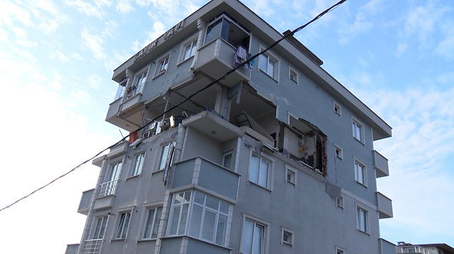 Sancaktepe'de duvarları yıkan doğalgaz patlaması