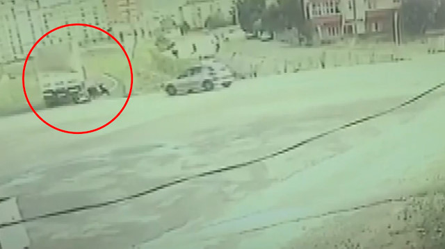 Kamyon motosikletlileri böyle ezdi