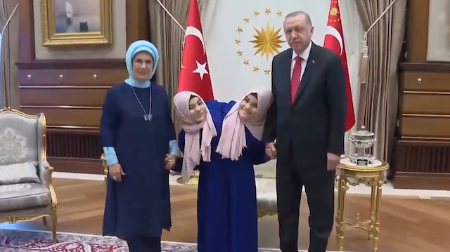 Cumhurbaşkanı Erdoğan siyam ikizleriyle görüştü