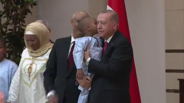 Büyükelçi kabulünde renkli görüntüler