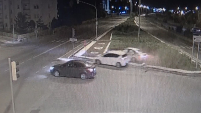 10 kişinin yaralandığı kaza kamerada