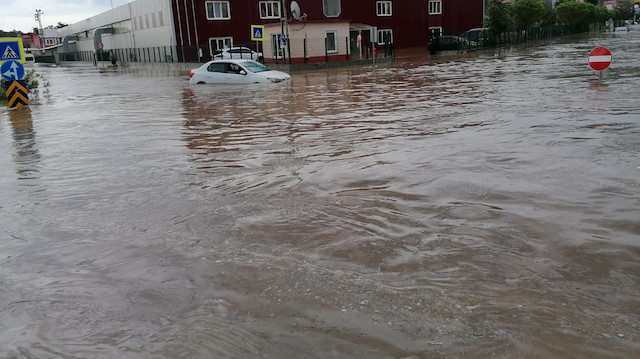 Samsun'da aşırı yağışlar sele neden oldu.