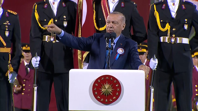 Şehit ailelerini kapı önüne koyanları biz de kapının önüne koyarız