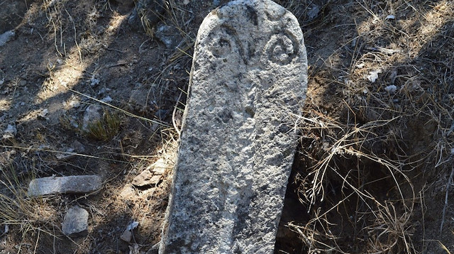 Koç başlı mezar taşı