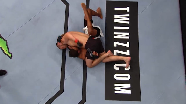 Khabib Nurmagomedov Amerikan boksörü perişan etti