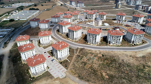 Kamu bankalarına gelen binlerce konut kredisi başvurusu, piyasada satılamayan konutların satılmasını sağladı.