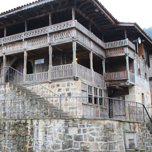 Çivisiz camiler zamana meydan okuyor