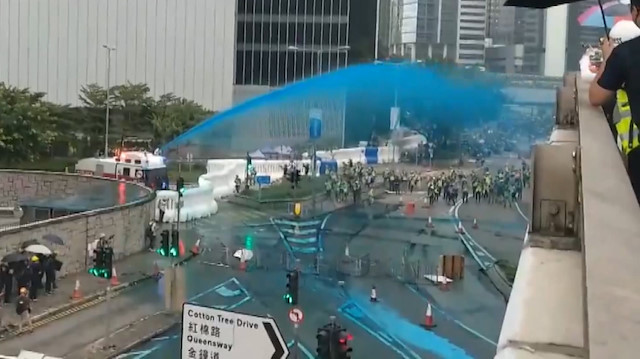 Hong Kong polisi eylemcilere tazyikli mavi suyla müdahale etti