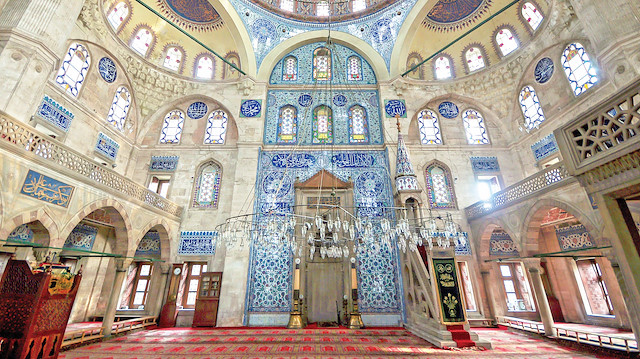 Selim II’nin kızı Ismihan (Esmahan) Sultan’ın eşi Sokullu Mehmet Paşa için Mimar Sinan’a yaptırdığı cami .