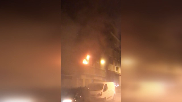 Yangın çıkan binada mahsur kalan 7 kişiyi itfaiye kurtardı