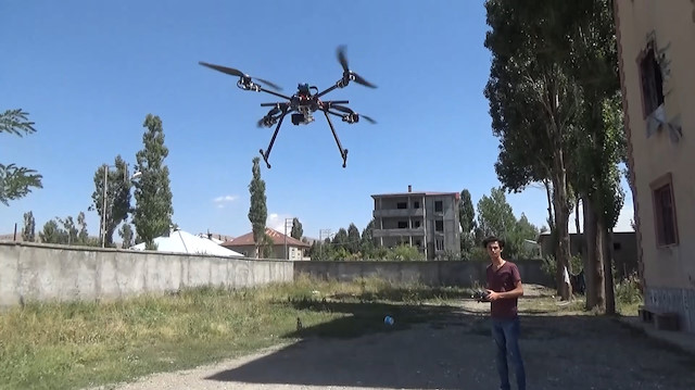 Yüksekovalı genç hurda malzemelerle drone yaptı