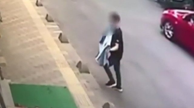Güpegündüz televizyon hırsızlığı kamerada