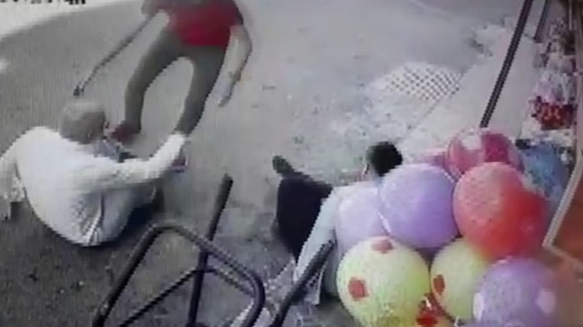 3 kişinin yaralandığı silahlı saldırı anı kamerada