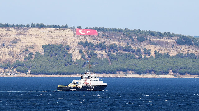 Rus askeri gemisi Çanakkale Boğazından geçti