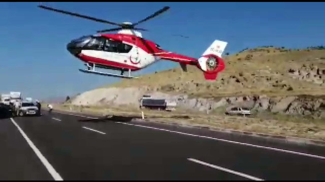 Ambulans helikopter küçük Berre için karayoluna indi