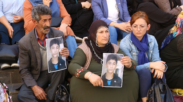 Çocuğumuzu istiyoruz, kafamıza silah dayıyorlar