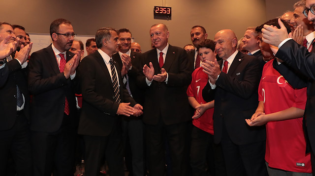 Erdoğan soyunma odasına inerek A Milli Takımı tebrik etti