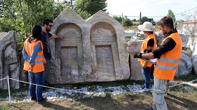 Roma dönemine ait mezar taşı.