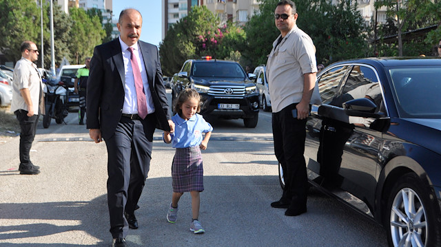 Şehit kızını okula Emniyet Müdürü götürdü