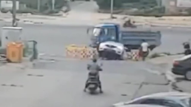 6 yaşındaki çocuk otomobille çukura uçtu