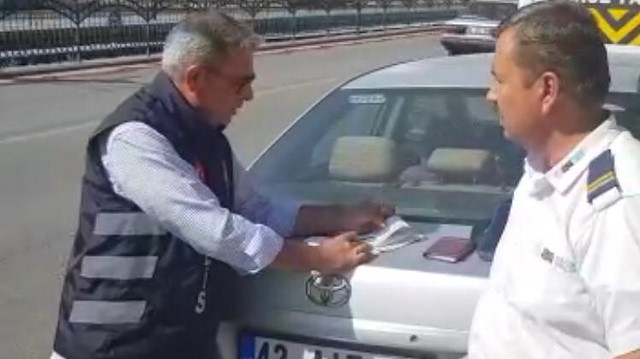 Kırmızı ışık ihlali yapan servis sürücüsü Mükremin U.