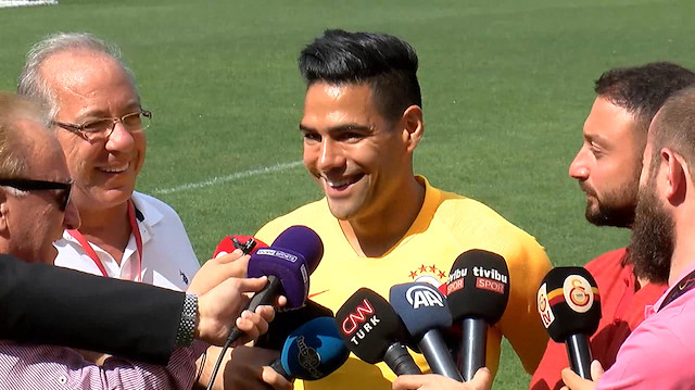 Radamel Falcao röportaja Türkçe konuşarak başladı