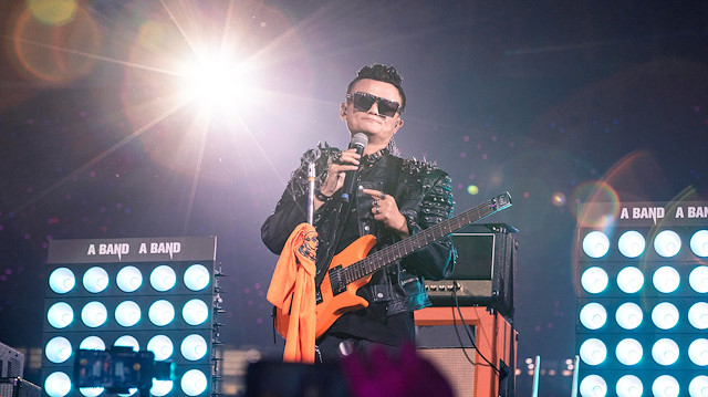 Çin'in en zengini Jack Ma kurucusu olduğu Alibaba'dan rock konseriyle emekli oldu.