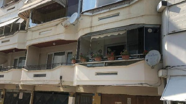 İşe gitmeyen kadın, evinde 50 yerinden bıçaklanmış ölü bulundu.