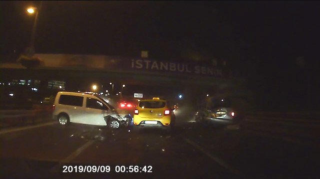 E-5i savaş alanına çeviren makas kazası kamerada