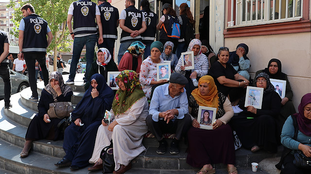 Evlat nöbetine katılım sürüyor