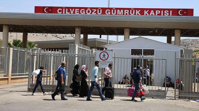 Sınır kapısında geçişlerin aralıksız sürdüğü gözleniyor.