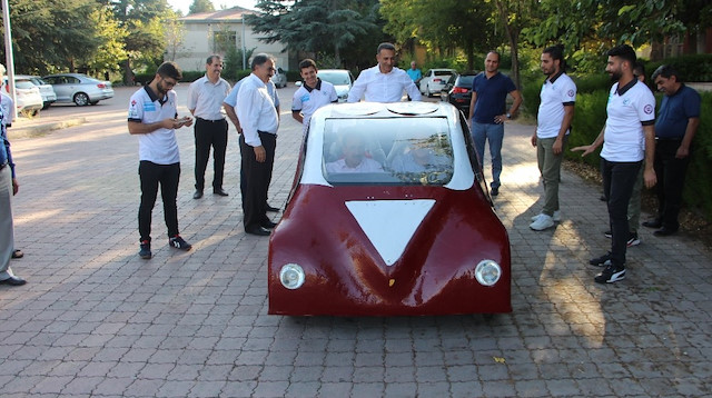 Üniversite öğrencileri elektrikli araç yaptı