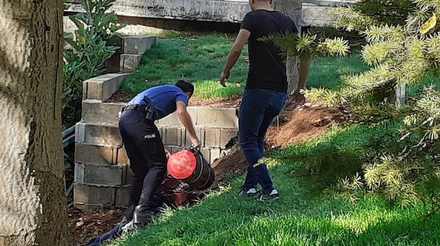 İhbar üzerine polis ekipleri olay yerine geldi.