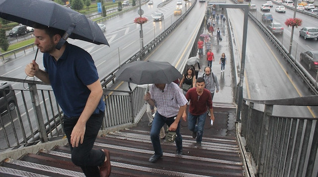 Meteorolojiden İstanbul için sağanak yağış uyarısı yapıldı.