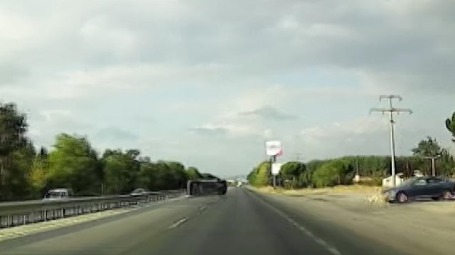 Köpeğe çarpmamak için takla attı