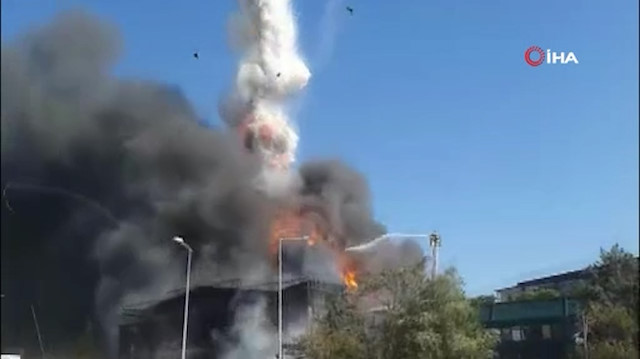 Tuzla'daki yangında yakıt tankeri böyle patladı