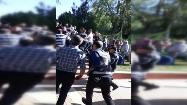 Eski eşini onlarca kişinin içinde bıçakladı