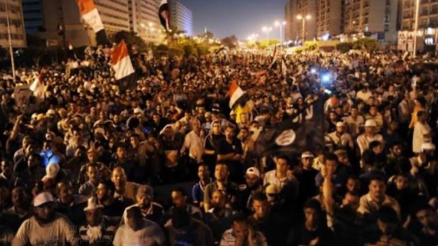 Darbeci Sisi'ye karşı yüz binler tek yürek oldu