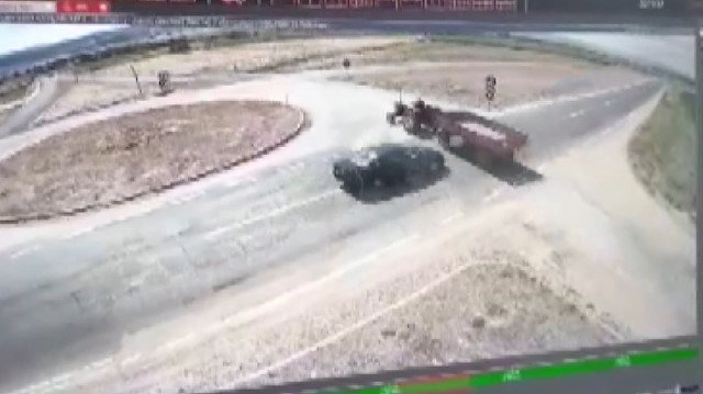 Feci kaza kamerada: 2 ölü 1 yaralı