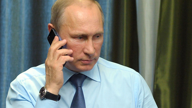 Kremlin açıkladı: Putin hangi telefonu kullanıyor?