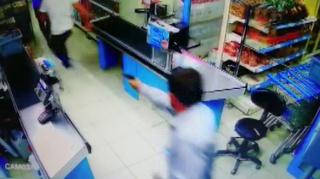 Markette silahlar çekildi, 4 kişi yaralandı